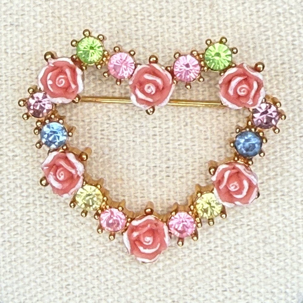 Avon • Vintage Heart-Shaped Rose Wreath Brooch